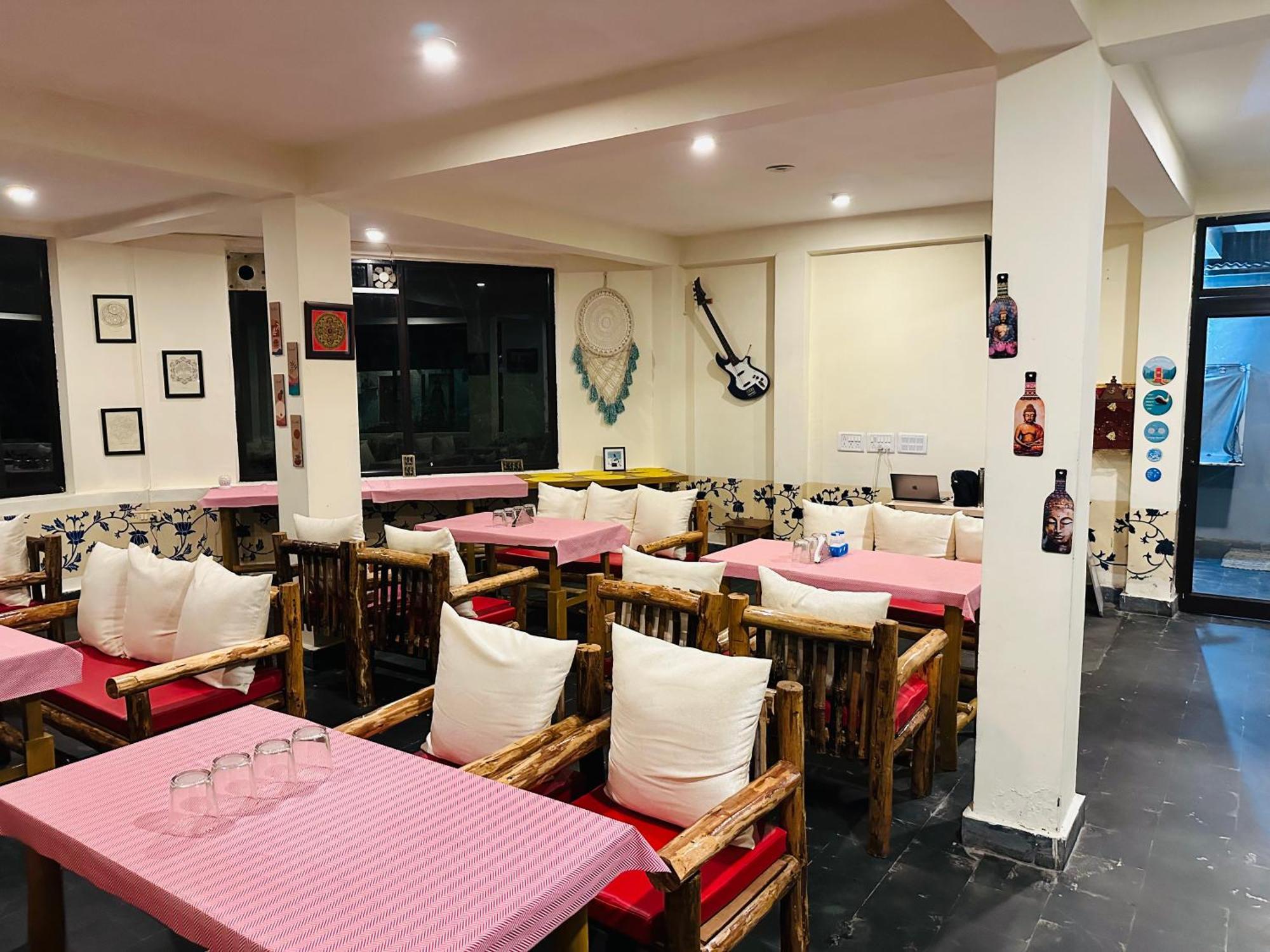 Red House Cafe And Inn مايالي المظهر الخارجي الصورة