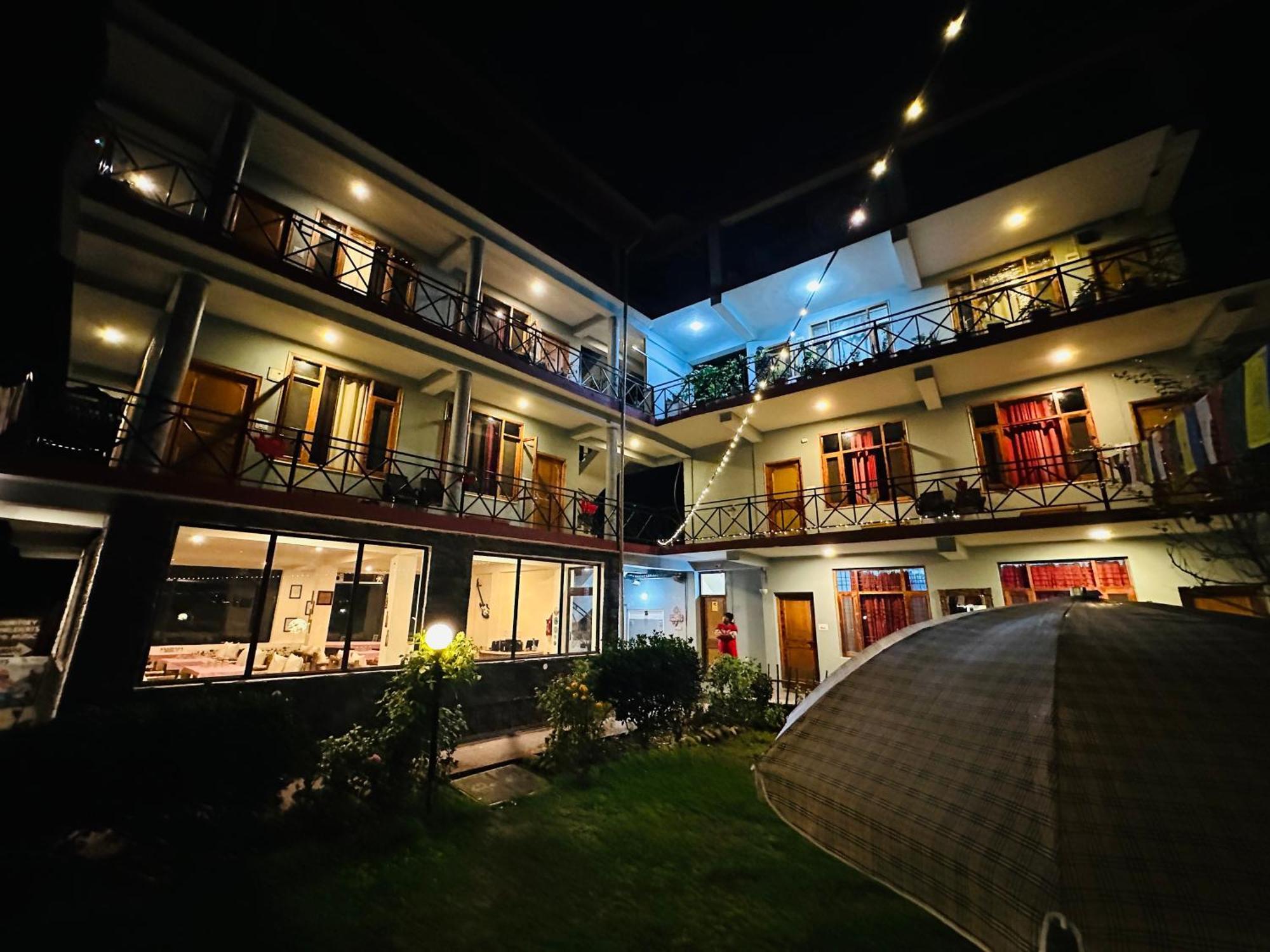 Red House Cafe And Inn مايالي المظهر الخارجي الصورة
